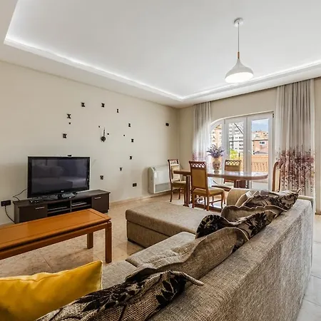 New Bazaar Panorama By Pikhost 地拉那