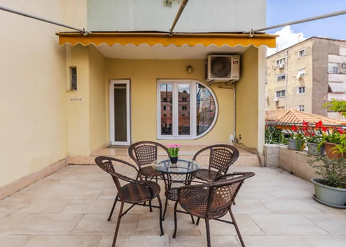 New Bazaar Panorama By Pikhost * טיראנה